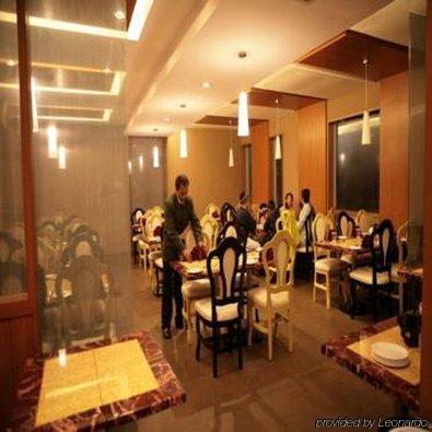 Deccan Plaza Hotel - Ooty Kültér fotó