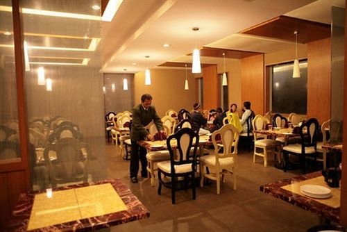 Deccan Plaza Hotel - Ooty Kültér fotó